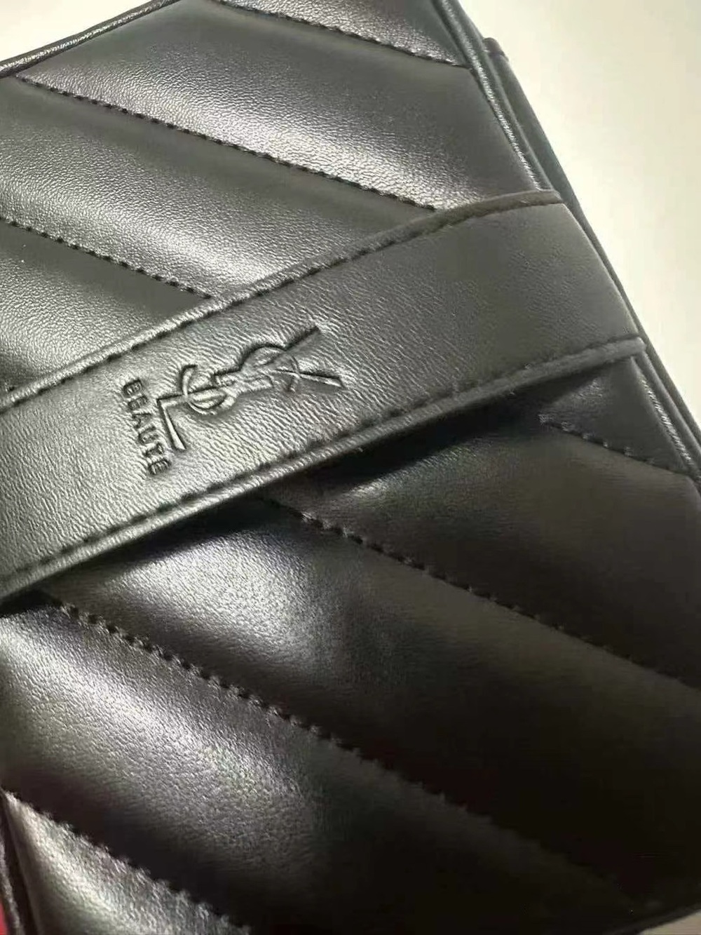 💕YSL Black Beauty Leather Makeup Box with 2 Chains - Picture 5 of 5
